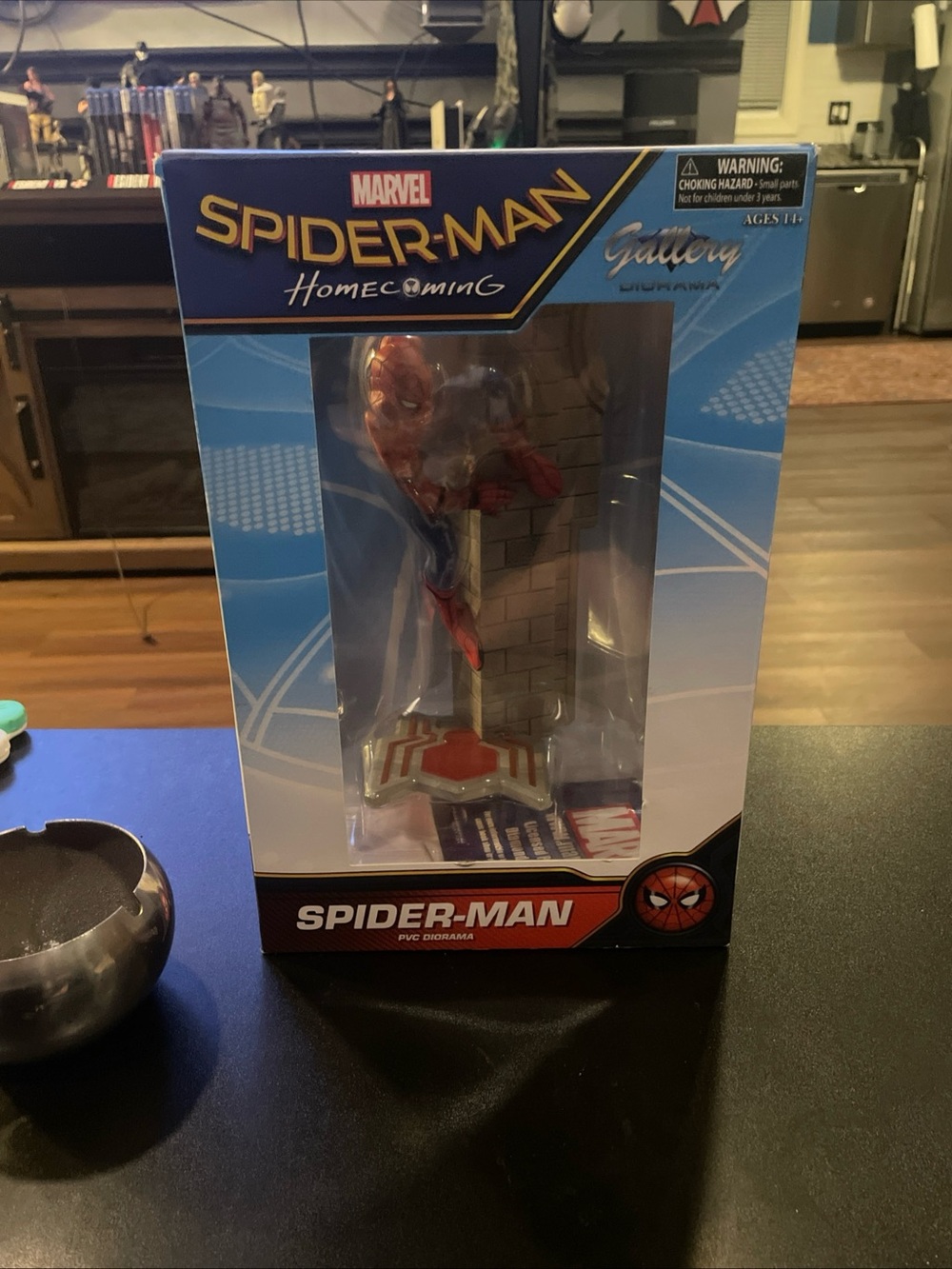 GALLERY SPIDER-MAN STATUE